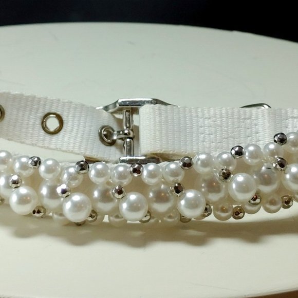 Dog Collar White and Silver Pearl Suitable for Small Dog - Picture 2 of 5